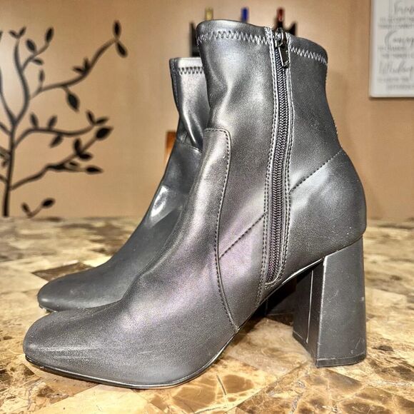 Express Women's Leather Pointed Toe Ankle Boots in Black - Picture 6 of 11